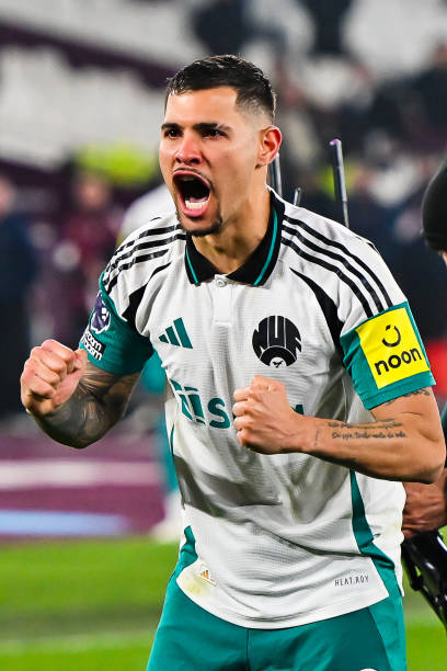 德天空：目前莱比锡和切尔西之间尚未就西蒙斯的转会展开谈判.