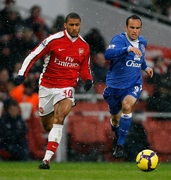 曼晚：奥纳纳点赞姆贝乌莫转会消息，他在推进转会中发挥作用.